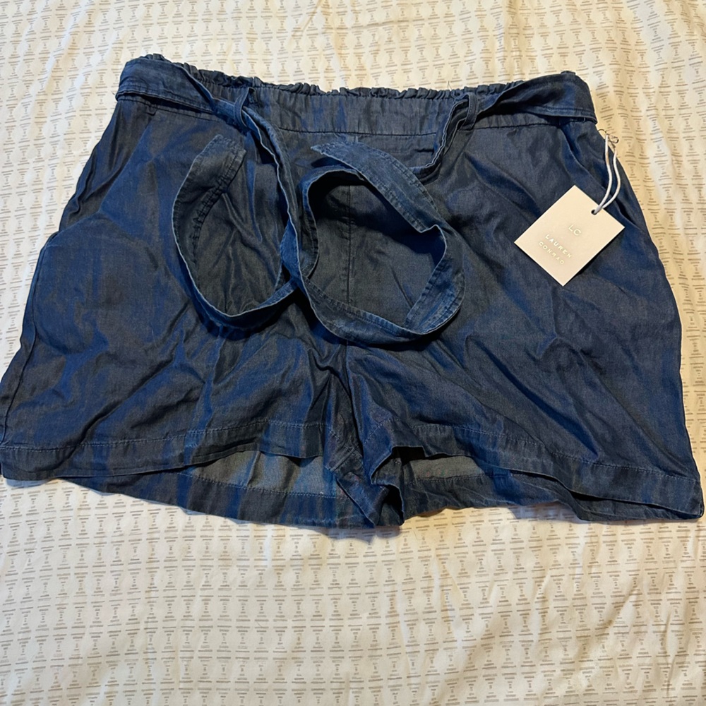 Size L women’s shorts